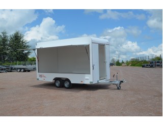 BW Fourgon "Boutique" 420 x 200 x 230 hayon latéral PTAC 2000 kg 